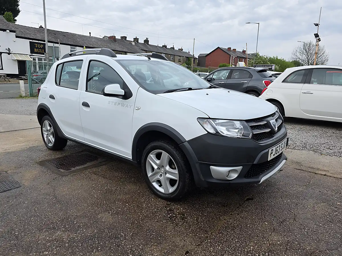 Used 2013 Dacia Sandero Stepway Laureate White - Interior and Exterior details 2