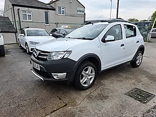 Used 2013 Dacia Sandero Stepway Laureate White - Interior and Exterior details 3