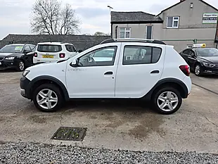 Used 2013 Dacia Sandero Stepway Laureate White - Interior and Exterior details 4