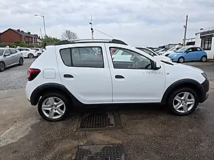 Used 2013 Dacia Sandero Stepway Laureate White - Interior and Exterior details 5