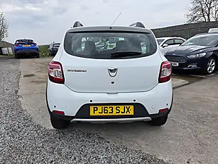 Used 2013 Dacia Sandero Stepway Laureate White - Interior and Exterior details 8