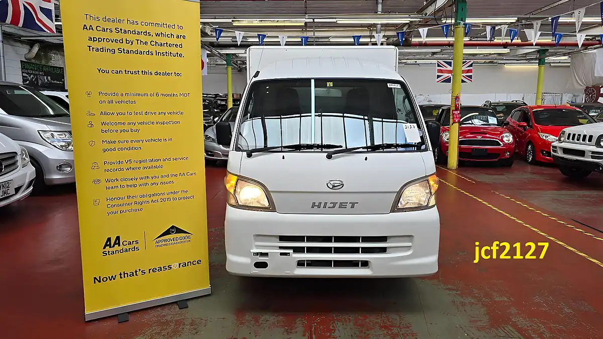 Used 2013 Daihatsu Hijet Box Freezer White - Front View