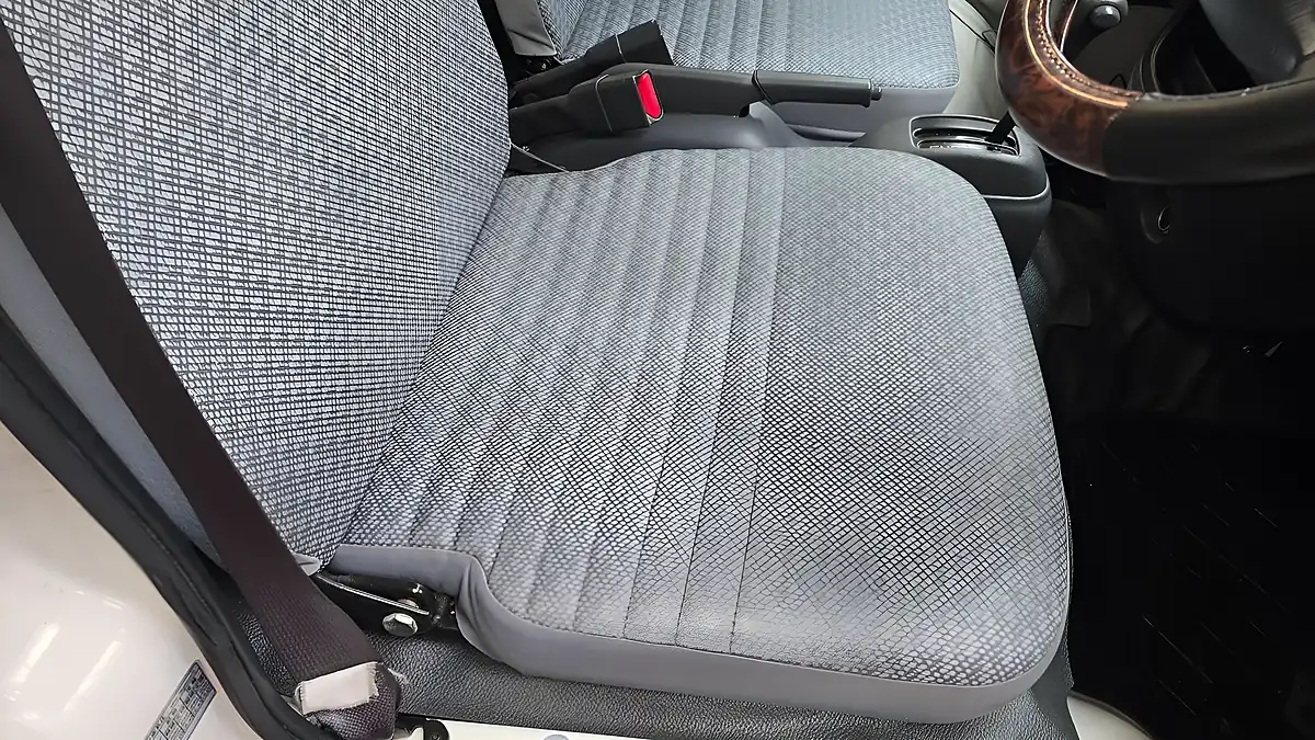 Used 2013 Daihatsu Hijet Box Freezer White - Interior and Exterior details 12