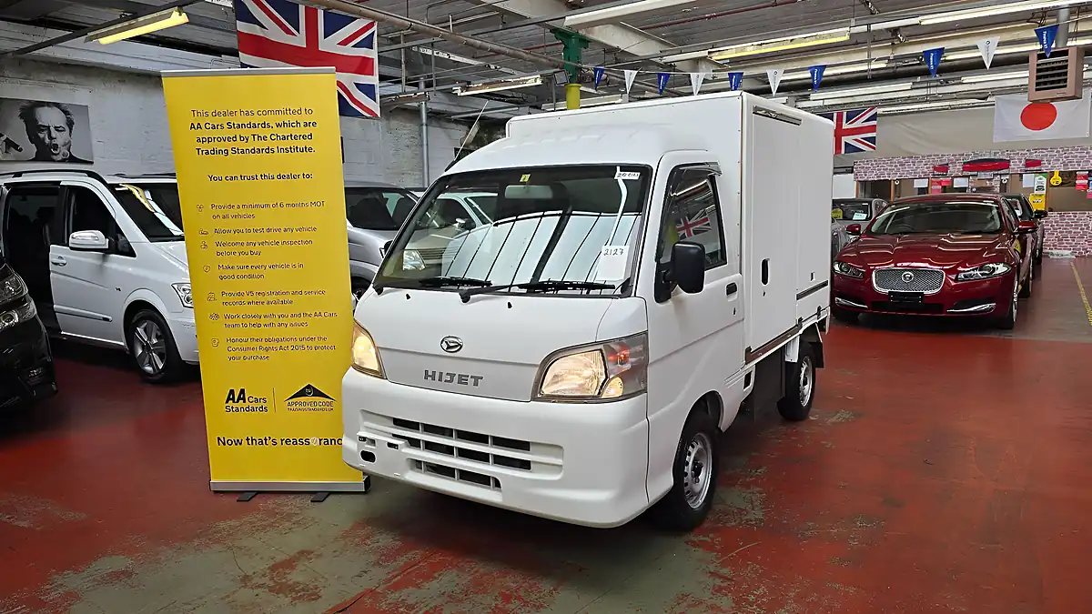Used 2013 Daihatsu Hijet Box Freezer White - Interior and Exterior details 2