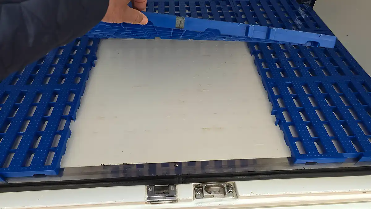 Used 2013 Daihatsu Hijet Box Freezer White - Interior and Exterior details 9