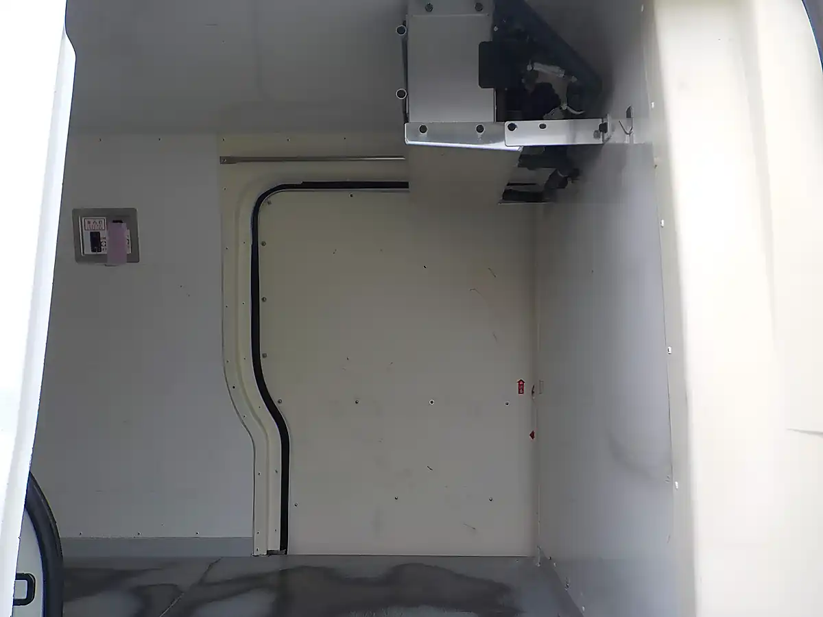 Used 2013 Daihatsu Hijet Cargo Freezer White - Interior and Exterior details 11
