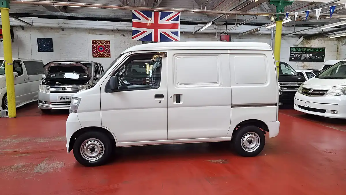Used 2013 Daihatsu Hijet Cargo Freezer White - Interior and Exterior details 2