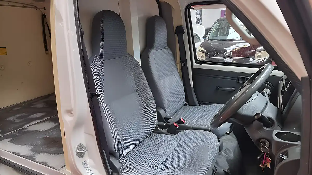 Used 2013 Daihatsu Hijet Cargo Freezer White - Interior and Exterior details 3