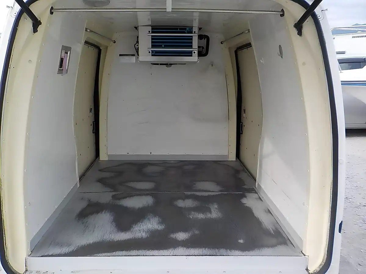 Used 2013 Daihatsu Hijet Cargo Freezer White - Interior and Exterior details 5