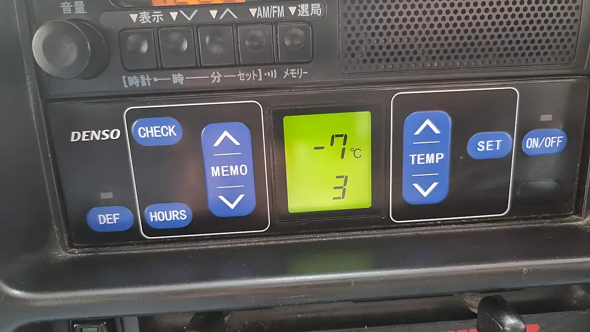 Used 2013 Daihatsu Hijet Cargo Freezer White - Interior and Exterior details 6