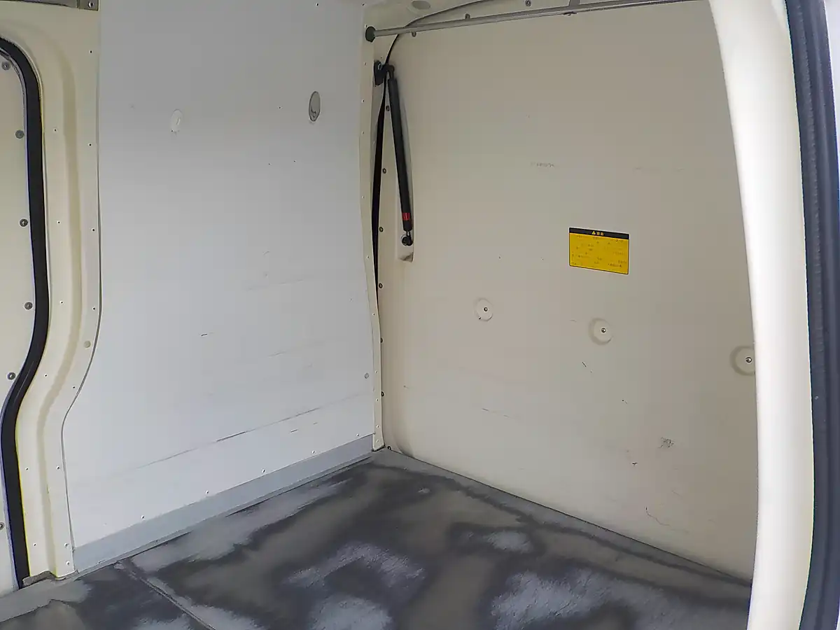 Used 2013 Daihatsu Hijet Cargo Freezer White - Interior and Exterior details 8