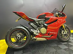 Used 2013 Ducati 1199 Panigale S Red - Interior and Exterior details 11