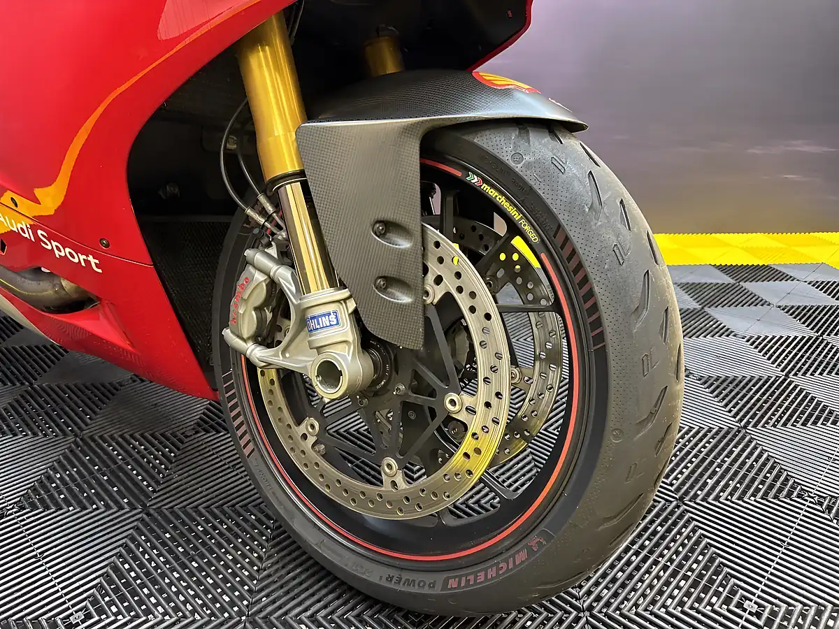 Used 2013 Ducati 1199 Panigale S Red - Interior and Exterior details 16