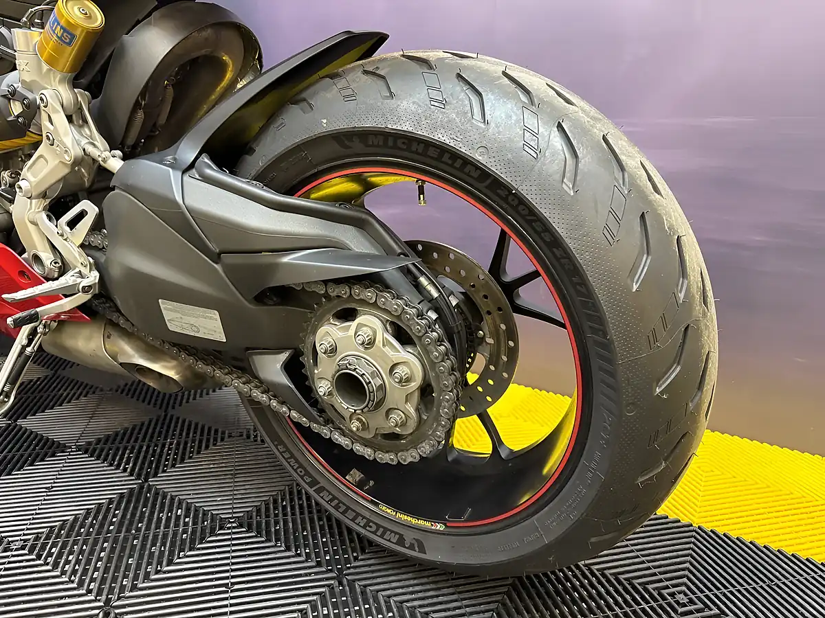 Used 2013 Ducati 1199 Panigale S Red - Interior and Exterior details 17