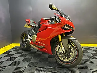 Used 2013 Ducati 1199 Panigale S Red - Interior and Exterior details 19