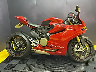 Used 2013 Ducati 1199 Panigale S Red - Interior and Exterior details 2
