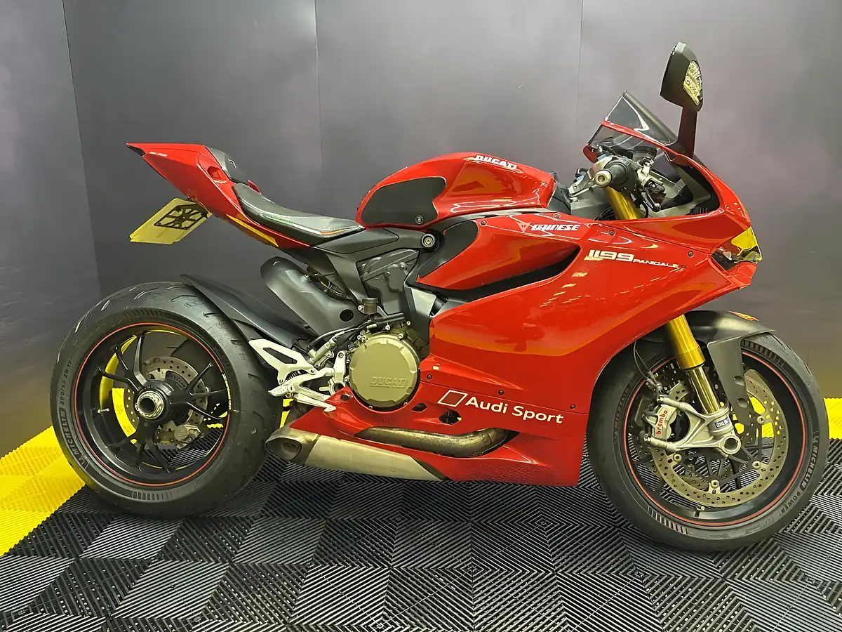 Used 2013 Ducati 1199 Panigale S Red - Interior and Exterior details 2