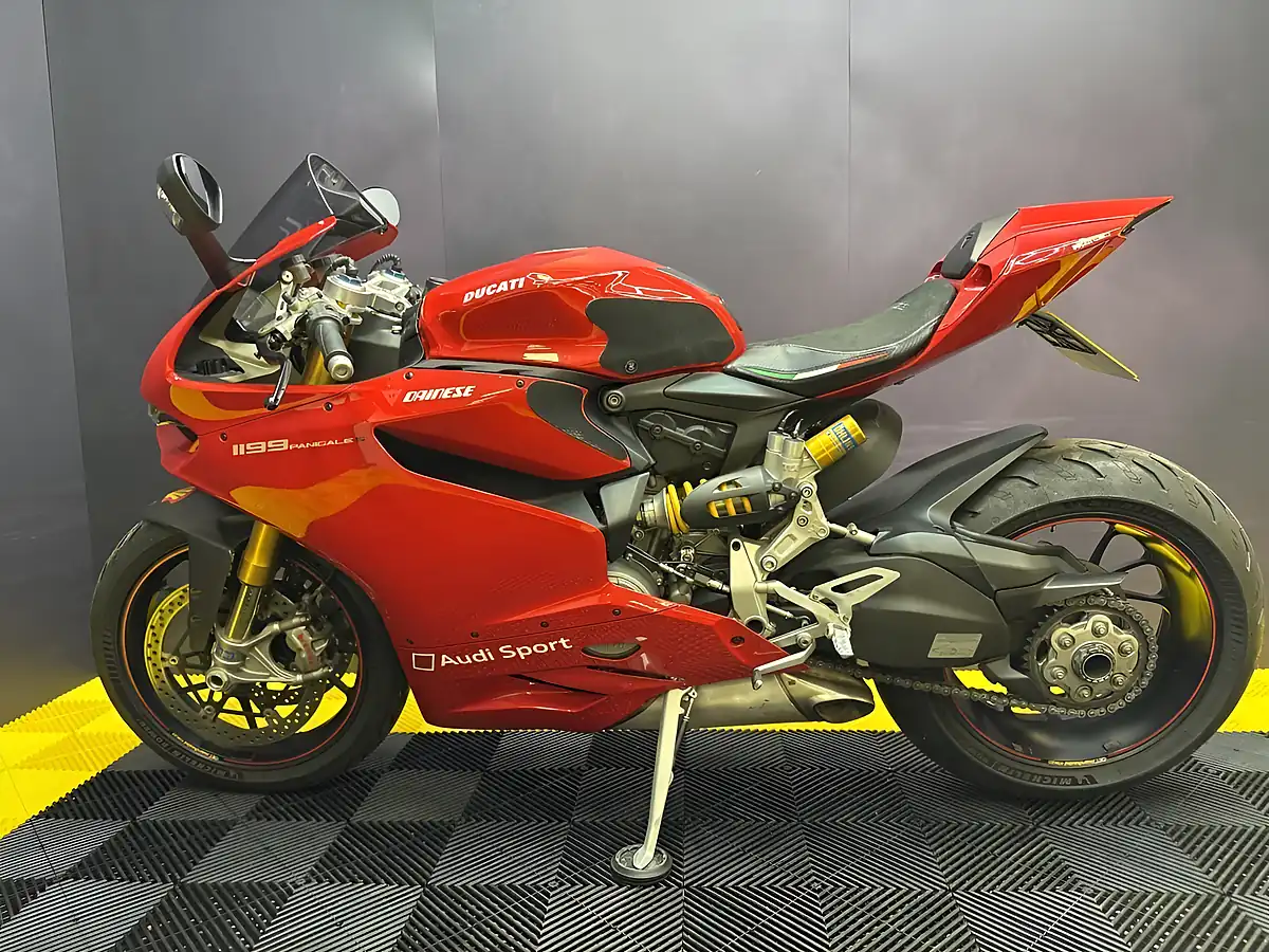 Used 2013 Ducati 1199 Panigale S Red - Interior and Exterior details 3