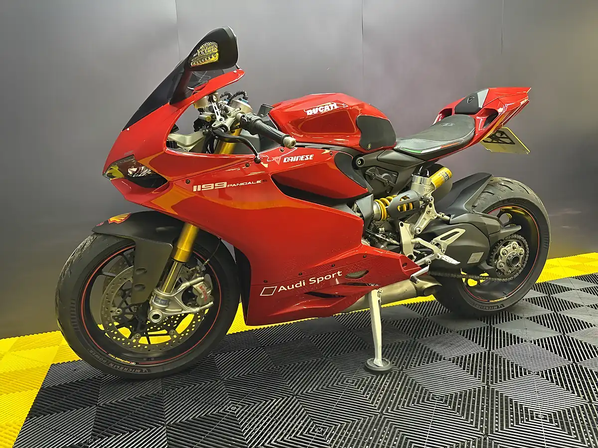 Used 2013 Ducati 1199 Panigale S Red - Interior and Exterior details 4