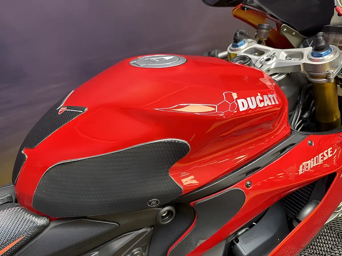 Used 2013 Ducati 1199 Panigale S Red - Interior and Exterior details 5