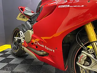 Used 2013 Ducati 1199 Panigale S Red - Interior and Exterior details 9