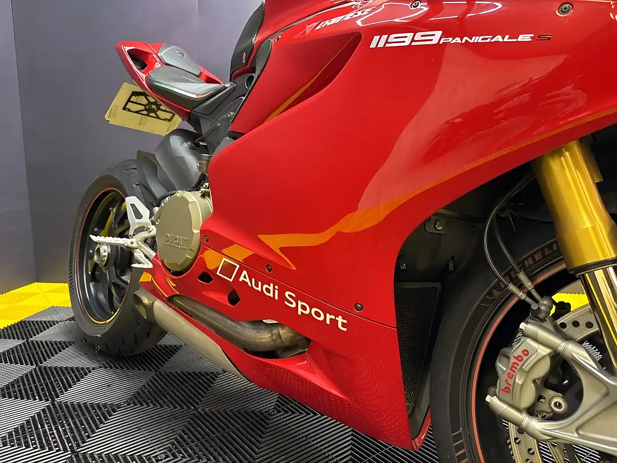 Used 2013 Ducati 1199 Panigale S Red - Interior and Exterior details 9