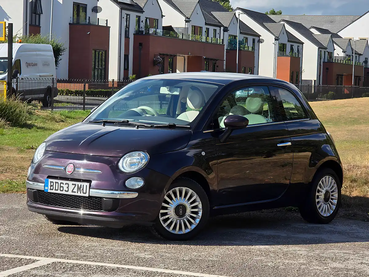 Used 2013 Fiat 500 Lounge Purple - Interior and Exterior details 3