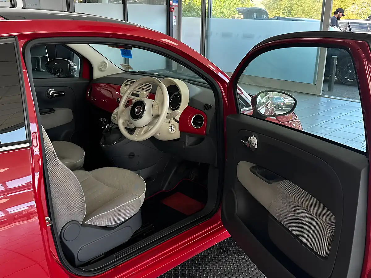 Used 2013 Fiat 500 Lounge Red - Interior and Exterior details 9