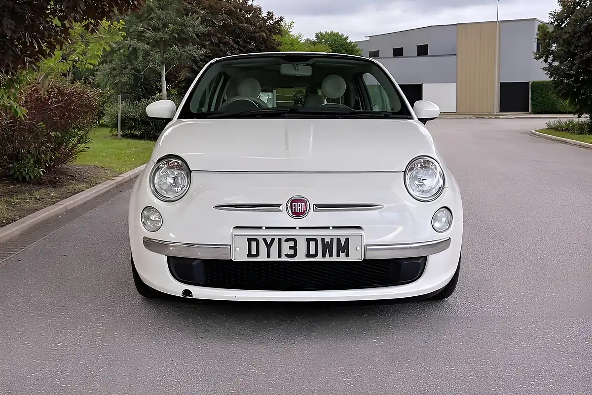 Used 2013 Fiat 500 Lounge White - Interior and Exterior details 3