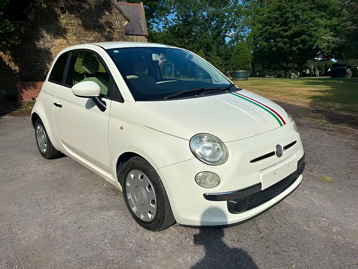 Used 2013 Fiat 500 Lounge White - Interior and Exterior details 13