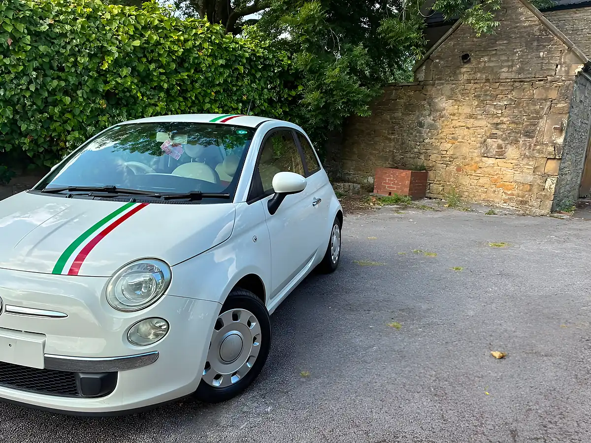 Used 2013 Fiat 500 Lounge White - Interior and Exterior details 15