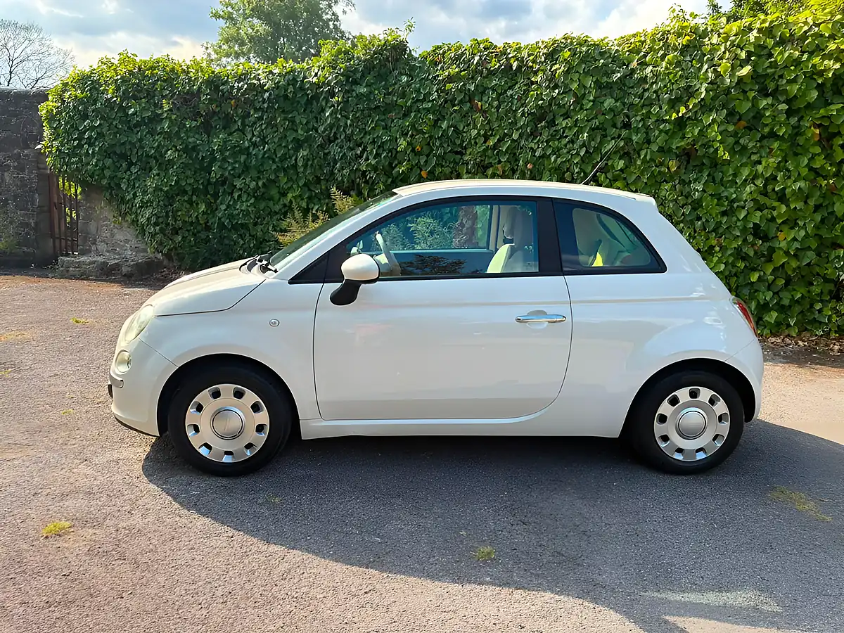 Used 2013 Fiat 500 Lounge White - Interior and Exterior details 16