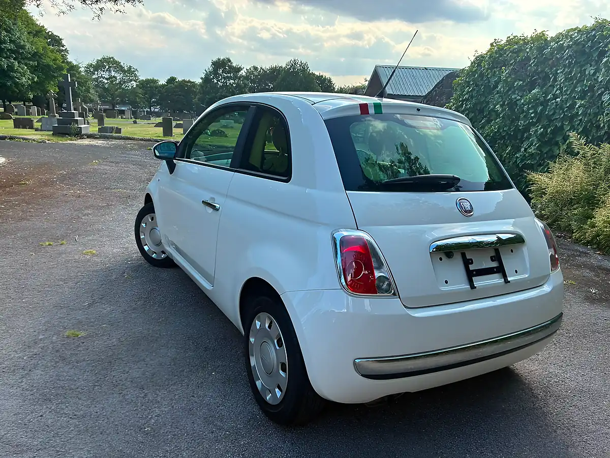 Used 2013 Fiat 500 Lounge White - Interior and Exterior details 17