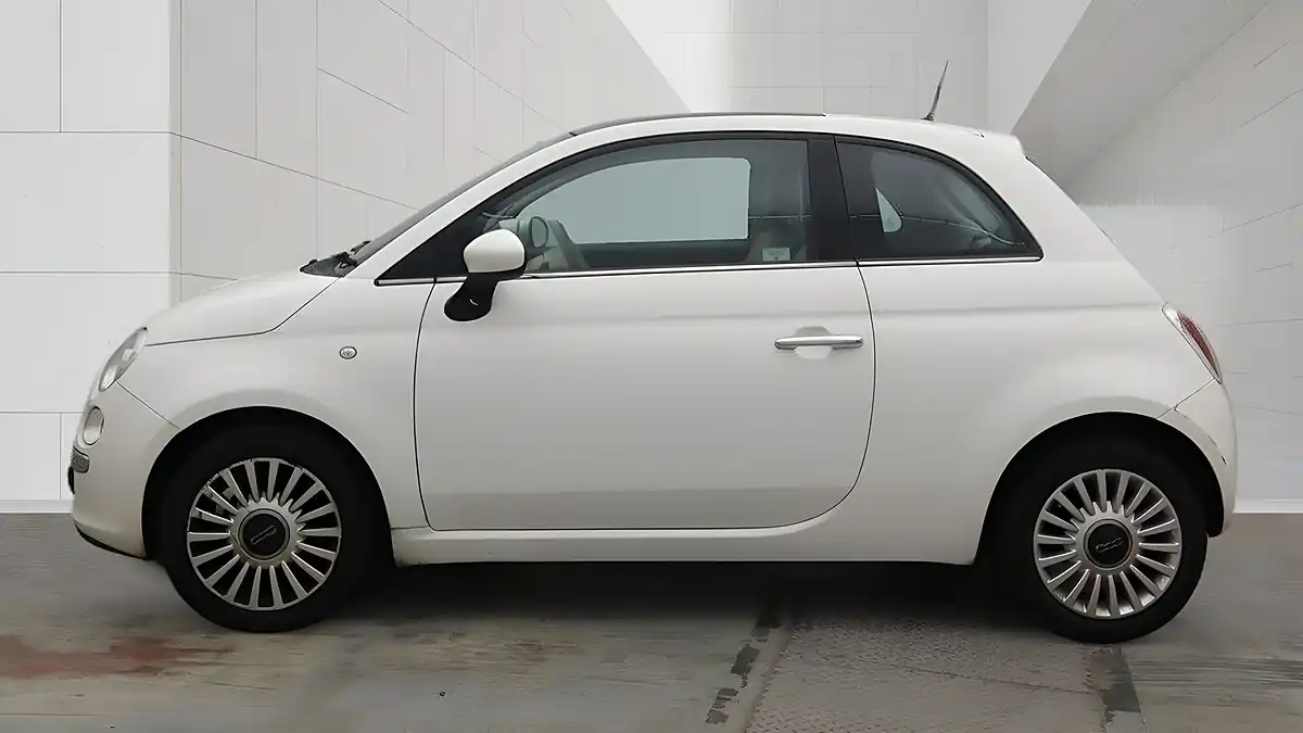 Used 2013 Fiat 500 Lounge White - Interior and Exterior details 3