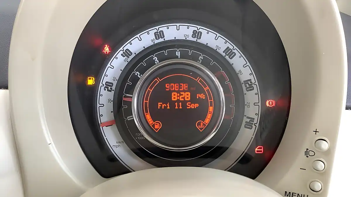 Used 2013 Fiat 500 Lounge White - Interior and Exterior details 8