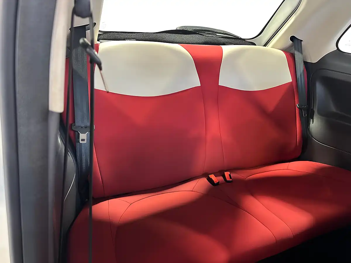 Used 2013 Fiat 500 Pop White - Interior and Exterior details 11