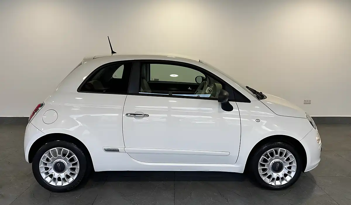 Used 2013 Fiat 500 Pop White - Interior and Exterior details 2