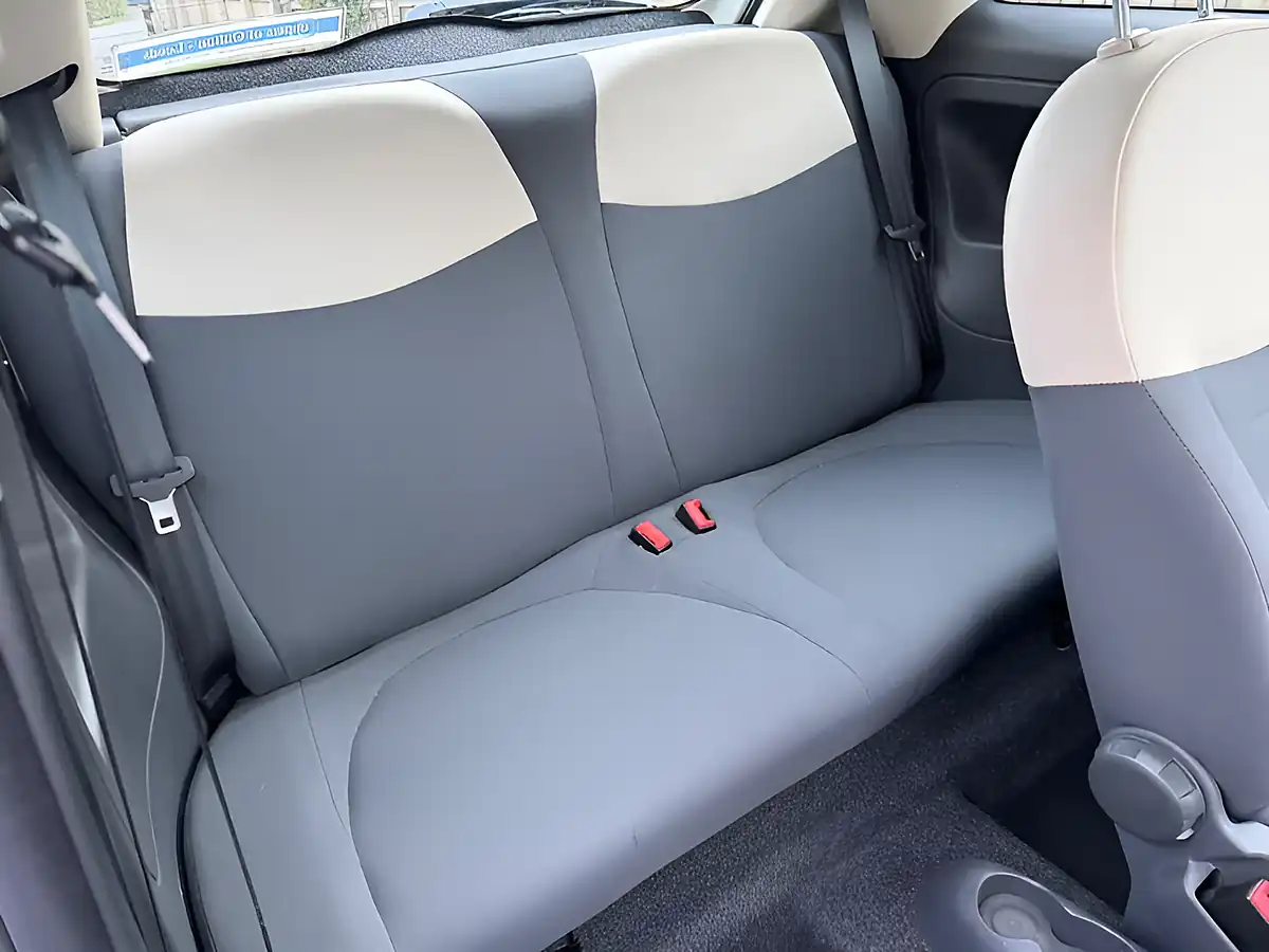 Used 2013 Fiat 500 Pop White - Interior and Exterior details 14