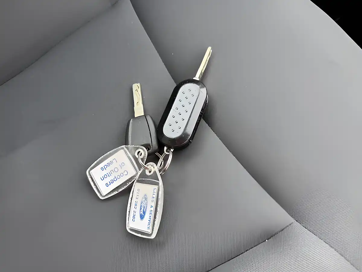 Used 2013 Fiat 500 Pop White - Interior and Exterior details 18