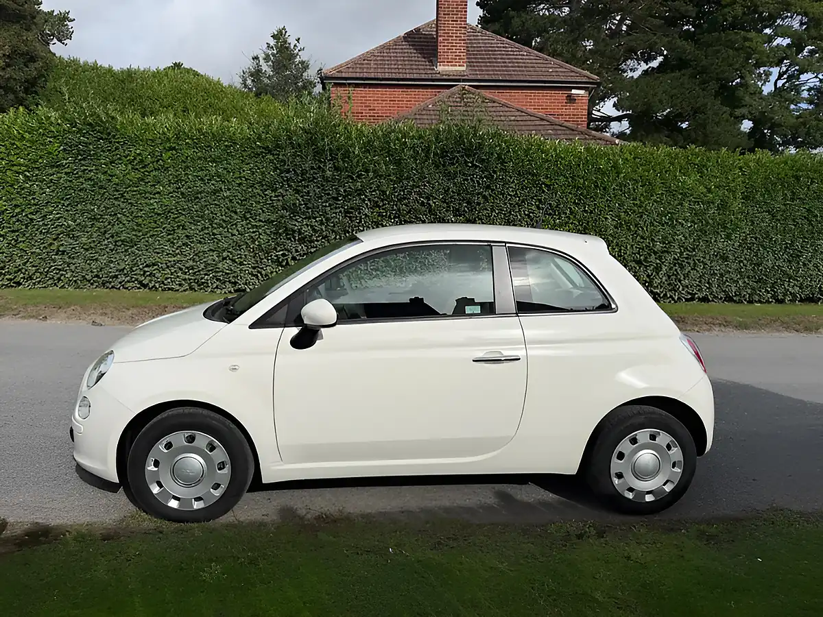 Used 2013 Fiat 500 Pop White - Interior and Exterior details 9