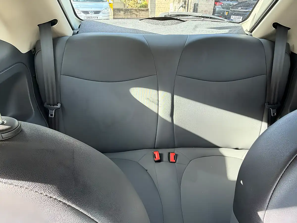 Used 2013 Fiat 500 Pop White - Interior and Exterior details 10