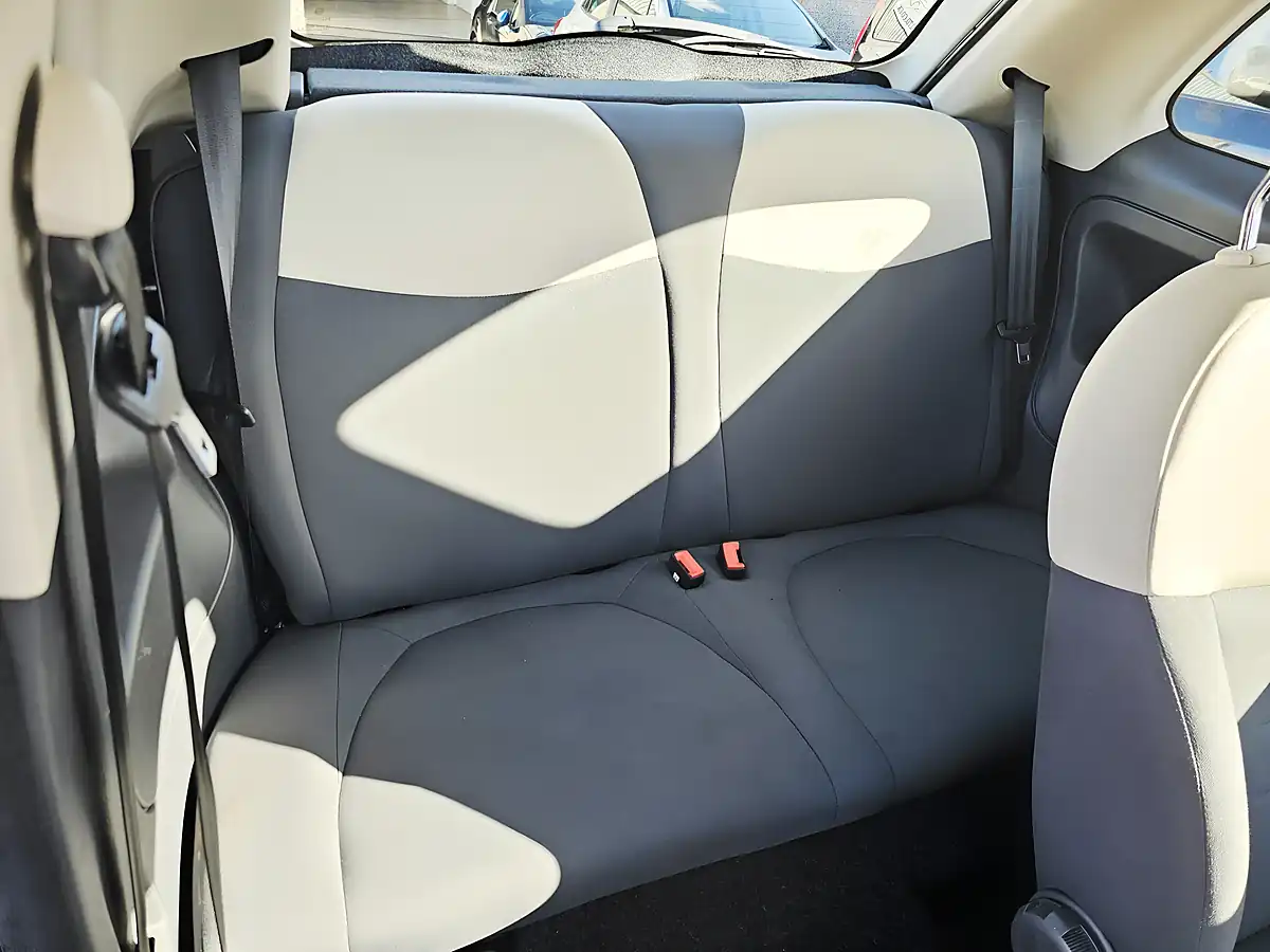 Used 2013 Fiat 500 Pop White - Interior and Exterior details 9