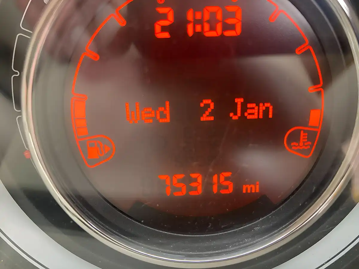 Used 2013 Fiat 500 Pop White - Interior and Exterior details 17