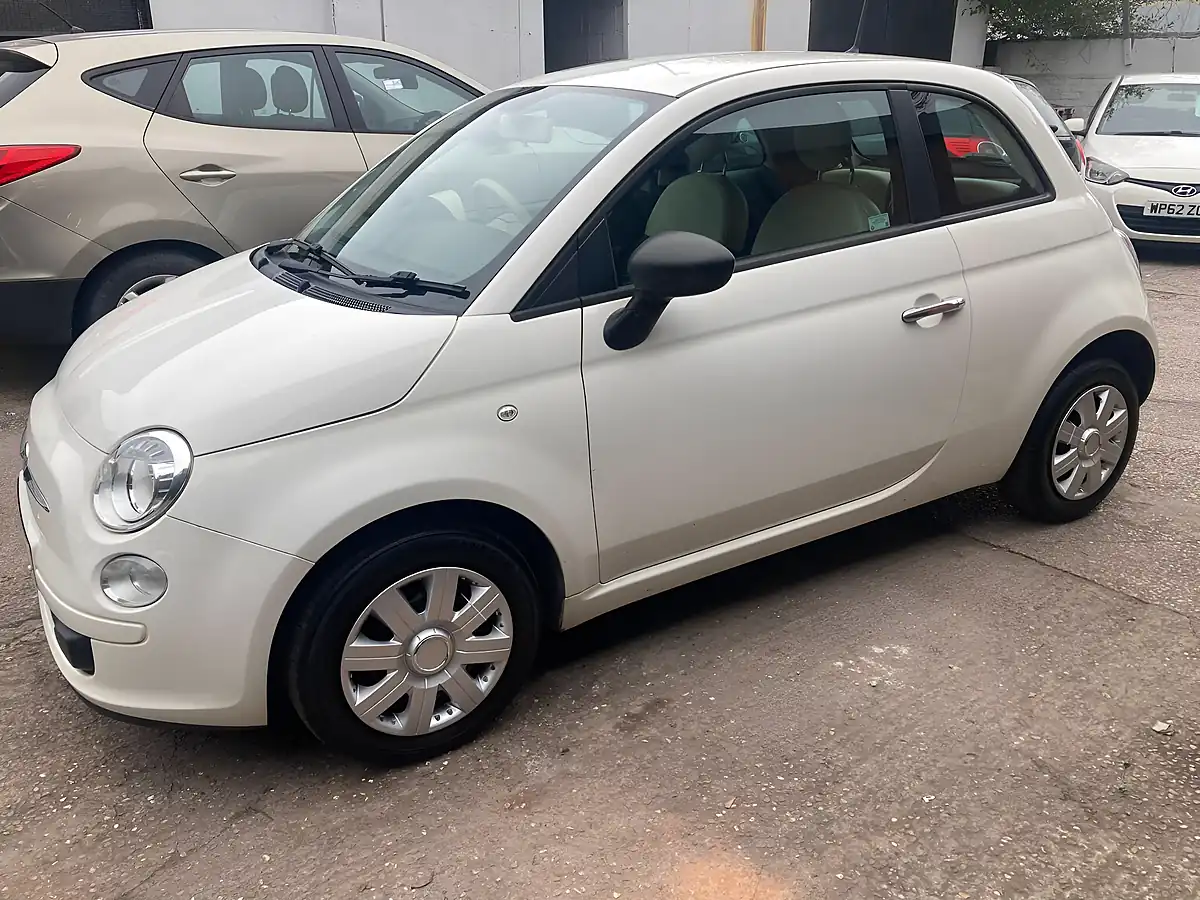 Used 2013 Fiat 500 Pop White - Interior and Exterior details 3