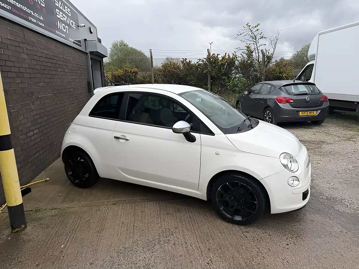 Used 2013 Fiat 500 Street White - Interior and Exterior details 9