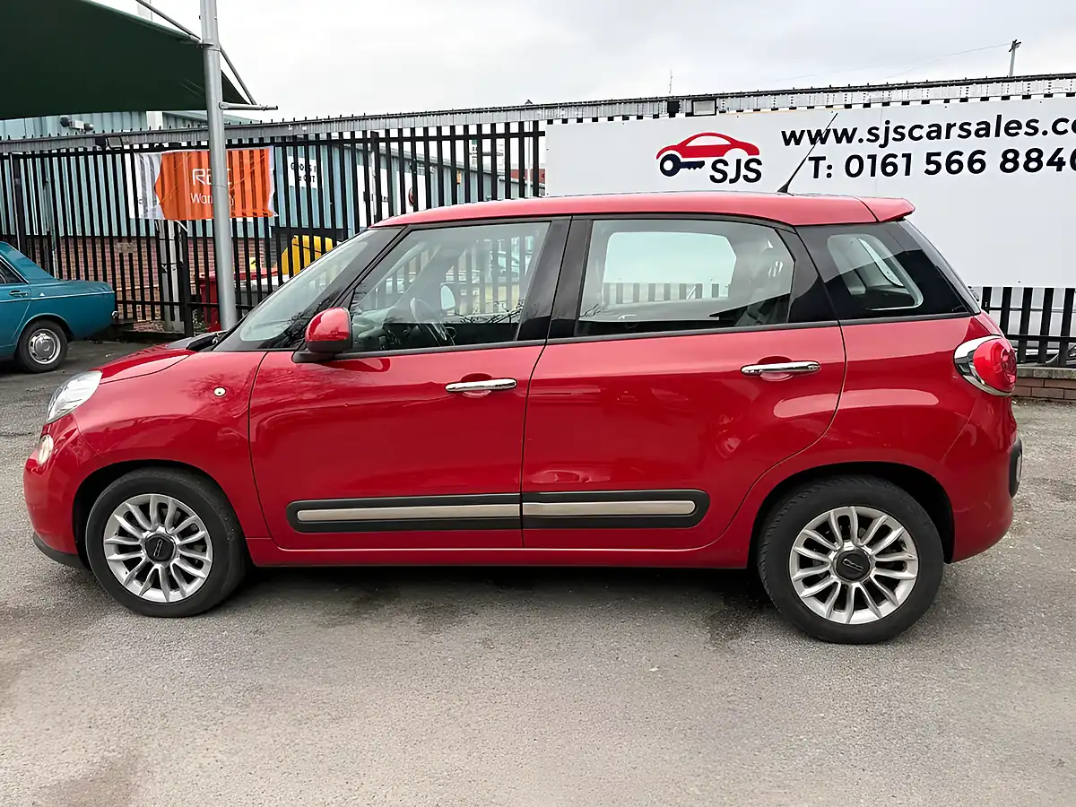 Used 2013 Fiat 500L Lounge Red - Interior and Exterior details 8