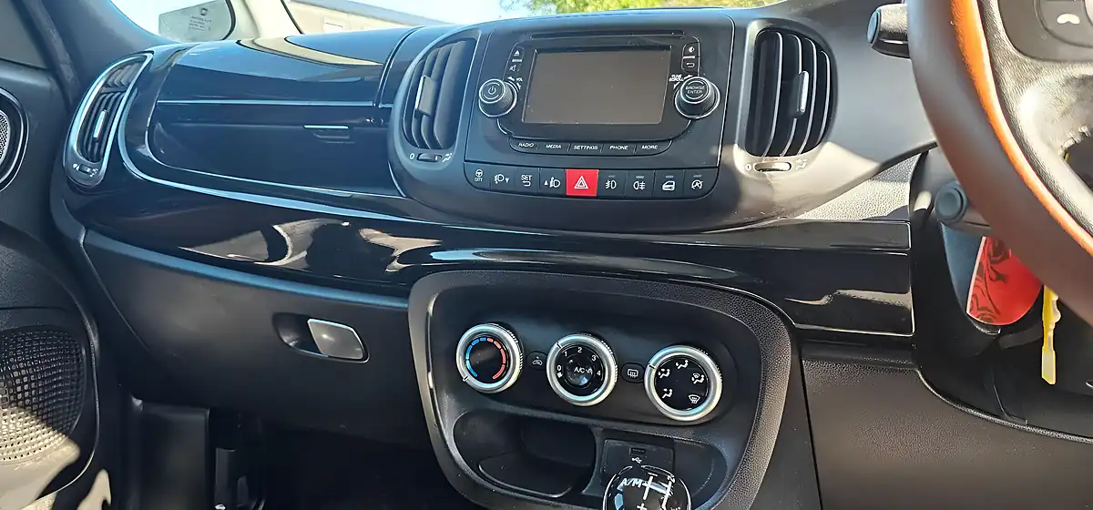 Used 2013 Fiat 500L Trekking Green - Interior and Exterior details 12