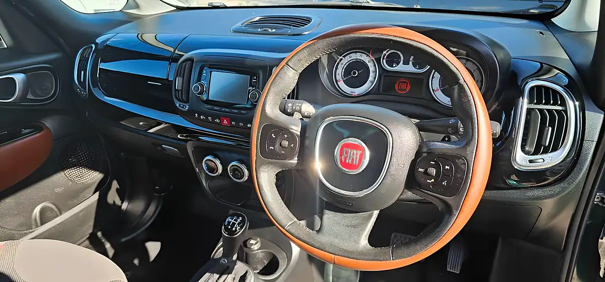 Used 2013 Fiat 500L Trekking Green - Interior and Exterior details 17