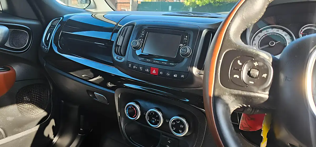 Used 2013 Fiat 500L Trekking Green - Interior and Exterior details 9