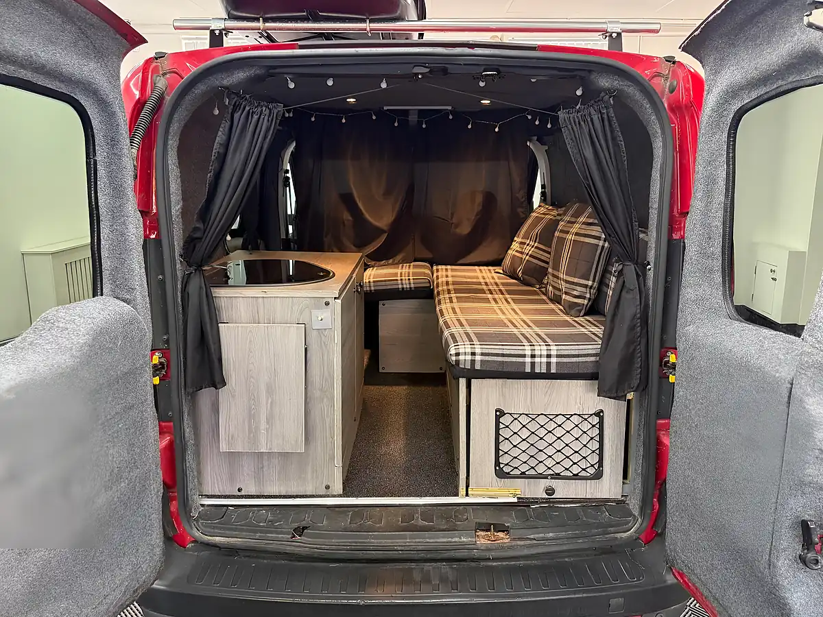 Used 2013 Fiat Doblo Maxi L2 H1 Red - Interior and Exterior details 8